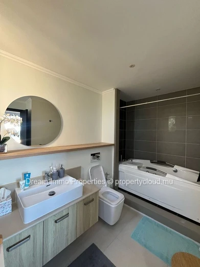 Superbe Appartement 3 Chambres Avec Vue Mer Imprenable A Flic En Flac – Ile Maurice