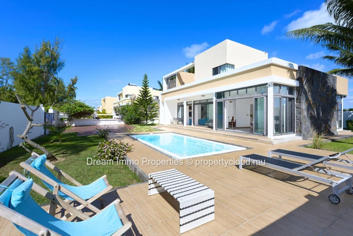 Face Mer ! Superbe Villa 4 Chambres Avec Vue Mer & Montagne A Belle Mare - Ile Maurice