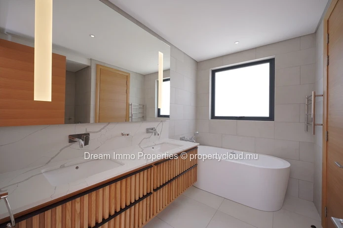 Prestigious 3-Bedroom Apartment In A Golf Course Within Mont Choisy Park - Mauritius