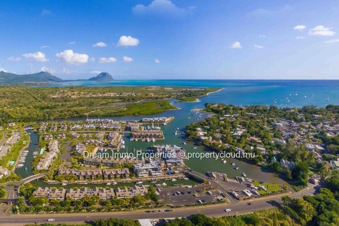 3-Bedroom Duplex With Private Pontoon In An Exclusive Marina At Black River - Mauritius