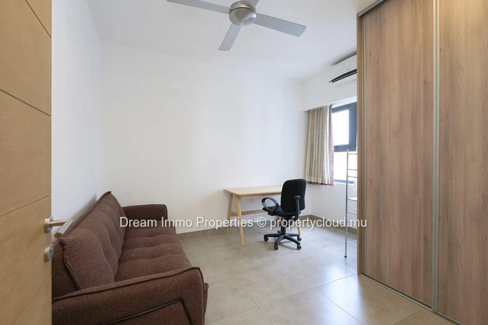 Contemporary Furnished Apartment With Pool View In Choisy-Les-Bains - Mauritius