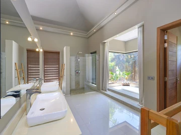 5 Bedroom Villa