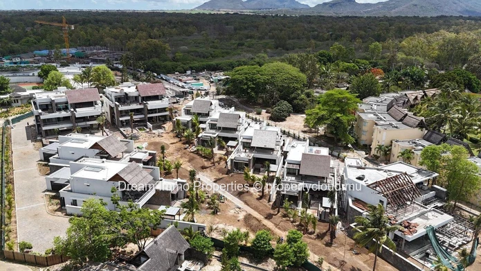 Unique ! Beachfront Villa With Lagoon View, Morne & 5* Hotel Access In The West - Mauritius