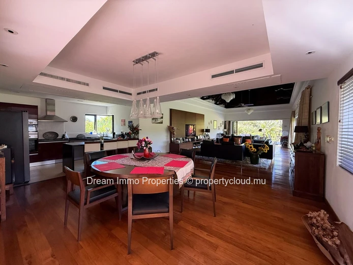 Elegant 4-Bedroom Villa With Beach Access In Bel Ombre - Mauritius