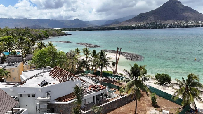 Unique ! Beachfront Villa With Lagoon View, Morne & 5* Hotel Access In The West - Mauritius