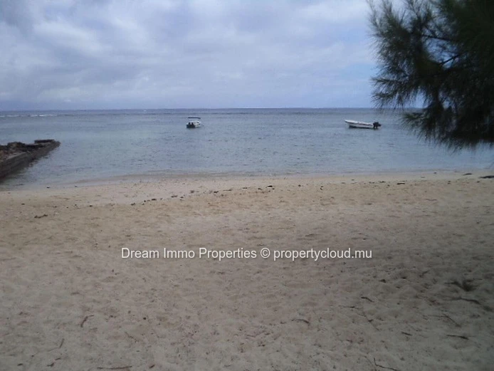 Pieds Dans L'eau ! Grand Terrain Residentiel Sur La Mer A Tamarin – Ile Maurice