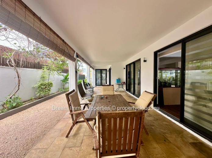 Beautiful 3-Bedroom Villa With Rooftop & Sea View In Flic En Flac – Mauritius