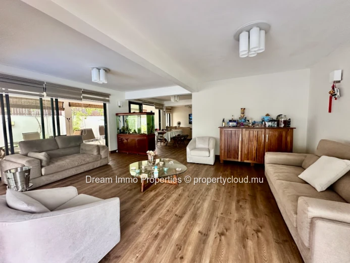 Beautiful 3-Bedroom Villa With Rooftop & Sea View In Flic En Flac – Mauritius