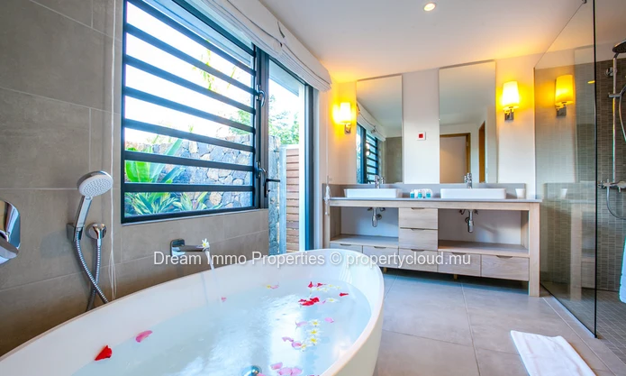 Villa 3 Chambres Proche Mer Dans Un Resort A Riviere Noire - Ile Maurice