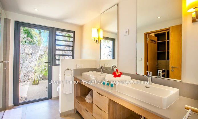 Villa 3 Chambres Proche Mer Dans Un Resort A Riviere Noire - Ile Maurice
