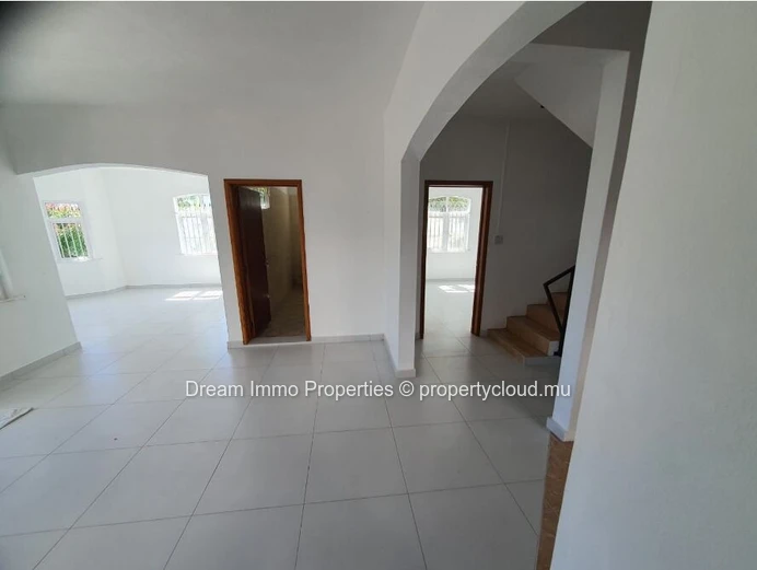 Stunning 4-Bedroom Villa Very Close To The Beach In Pereybère – Mauritius