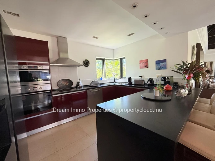 Elegant 4-Bedroom Villa With Beach Access In Bel Ombre - Mauritius