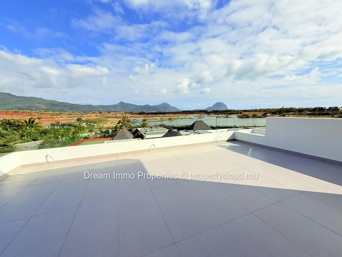 Amazing Beachfront Penthouse With Sea & Mountain View At Black River - Mauritius