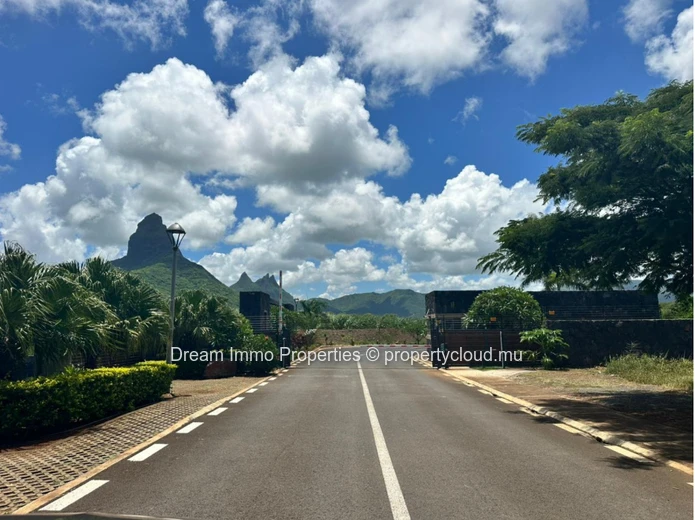 Huge Residential Land With Mountain View In West Cape Residence, Tamarin – Mauritius