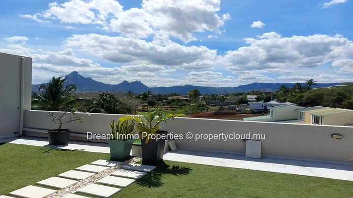 Stunning Mountain And Sea Views! Penthouse With Private Rooftop In Tamarin – Mauritius