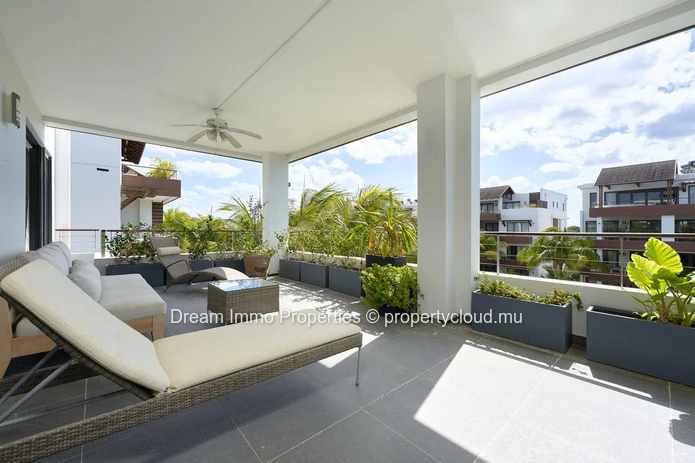 Contemporary Furnished Apartment With Pool View In Choisy-Les-Bains - Mauritius