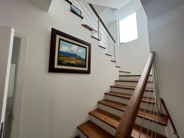 5 Bedroom Villa