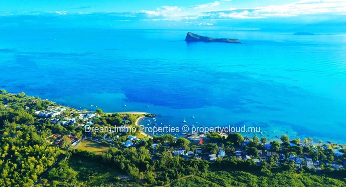 Under Construction! Superb Villas With Private Swimming Pool 50 Meters From The Sea - Mauritius