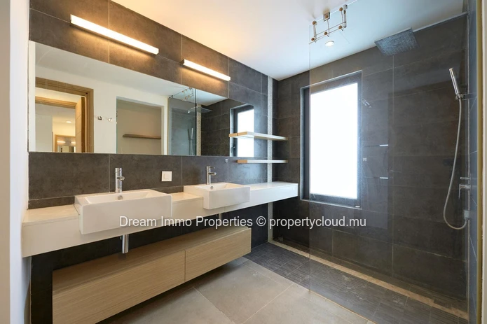 Contemporary Furnished Apartment With Pool View In Choisy-Les-Bains - Mauritius