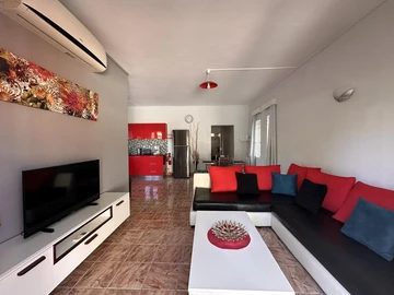 12 Bedroom Hotel