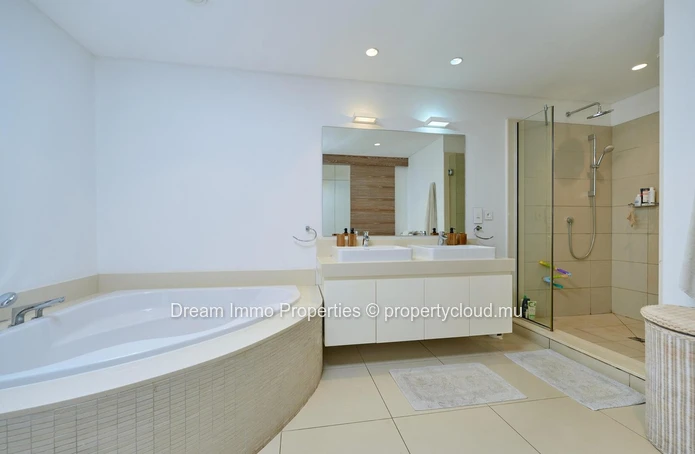 2 Minutes' Walk From The Beach! Beautiful 3 Bedroom Townhouse In Grand Baie - Mauritius