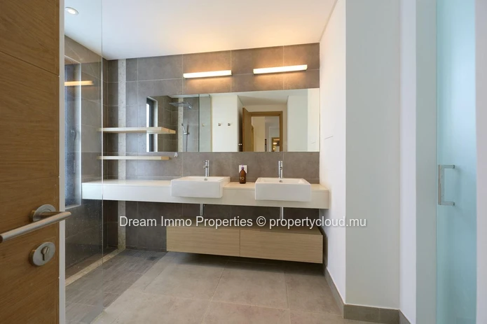 Contemporary Furnished Apartment With Pool View In Choisy-Les-Bains - Mauritius