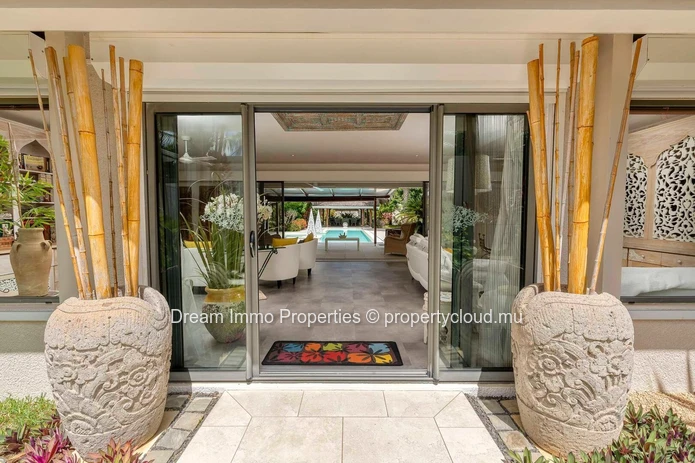 Elegant Tropical Villa On A Huge 1,045 Sqm Land In Clos Du Littoral 2 In Grand Baie