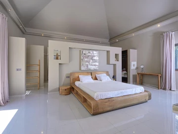 5 Bedroom Villa