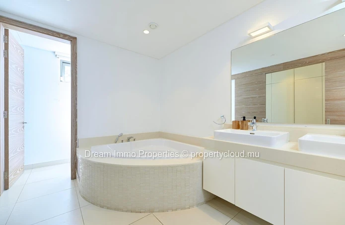 2 Minutes' Walk From The Beach! Beautiful 3 Bedroom Townhouse In Grand Baie - Mauritius