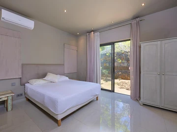 5 Bedroom Villa