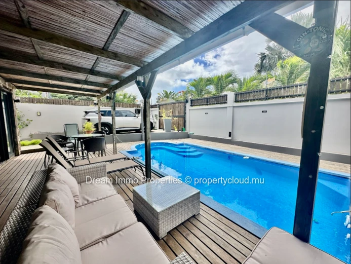Beautiful 3-Bedroom Villa With Rooftop & Sea View In Flic En Flac – Mauritius