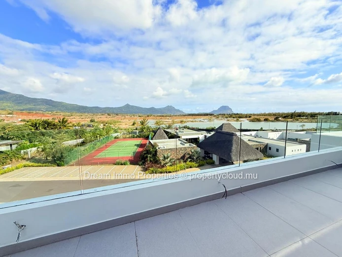 Amazing Beachfront Penthouse With Sea & Mountain View At Black River - Mauritius
