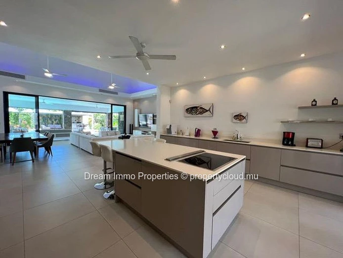 Stunning Balinese-Style Villa With Huge Pool In Grand Baie - Mauritius