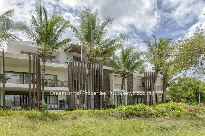 Penthouse With Golf View & Direct Sea Access In Mont Choisy - Mauritius