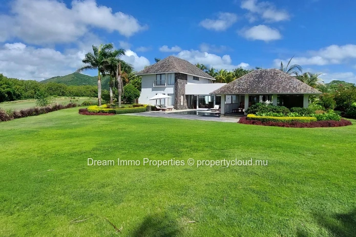 Beautiful Villa With Mountain & Sea View At Anahita In Beau Champ - Mauritius