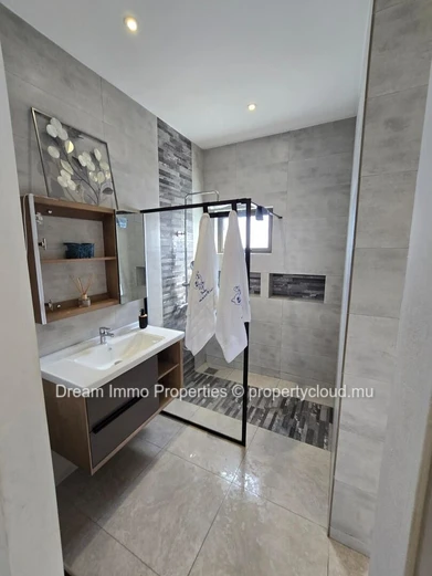 Stunning 3-Bedroom Sea View Penthouse Only 5 Mins From Pereybere Beach - Mauritius
