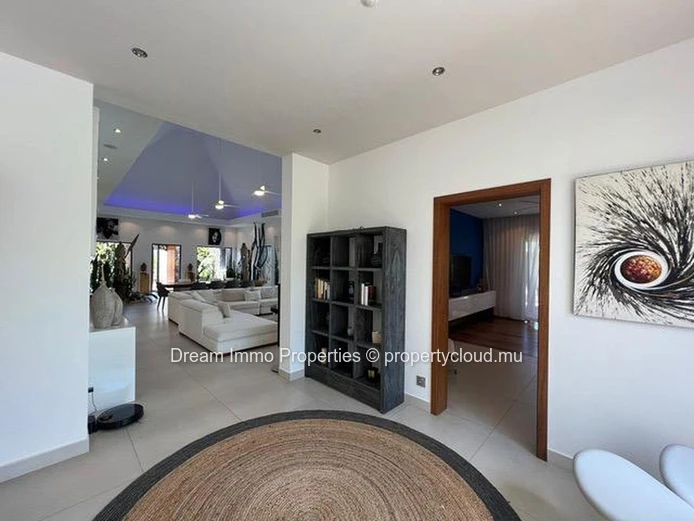 Stunning Balinese-Style Villa With Huge Pool In Grand Baie - Mauritius