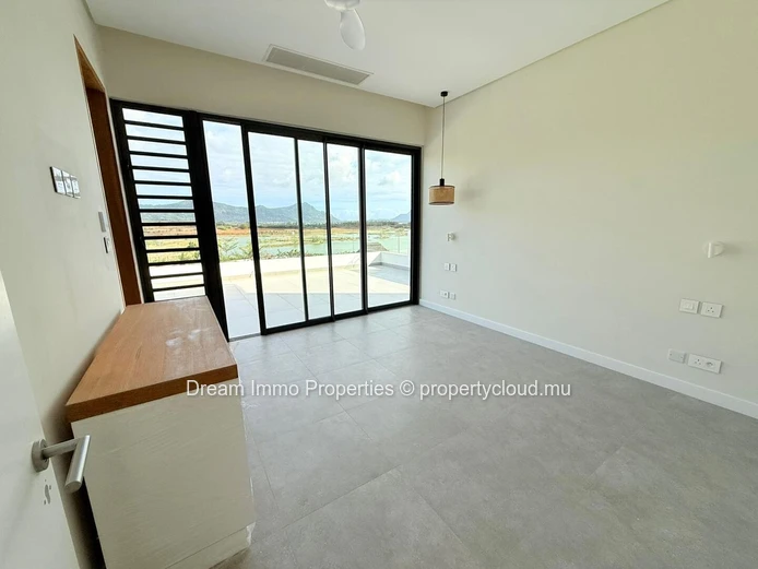 Amazing Beachfront Penthouse With Sea & Mountain View At Black River - Mauritius