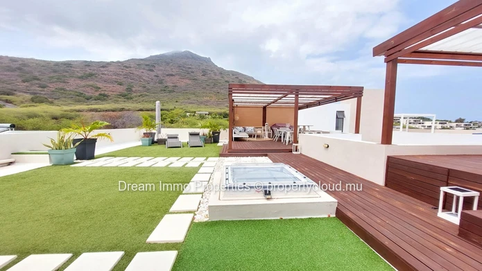 Stunning Mountain And Sea Views! Penthouse With Private Rooftop In Tamarin – Mauritius