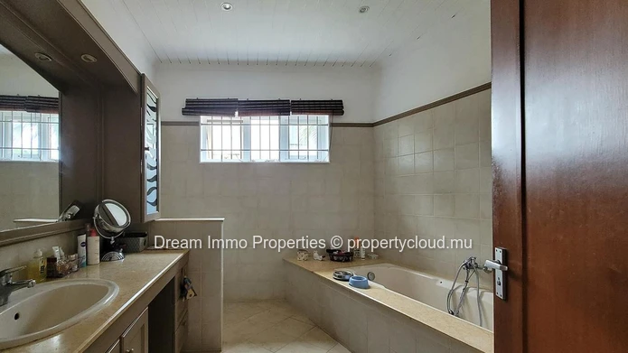 Sea View Villa On 1,150 Sqm Land In Tamarin - Flic En Flac