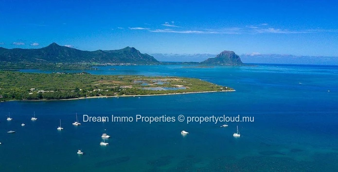 Villa 3 Chambres Proche Mer Dans Un Resort A Riviere Noire - Ile Maurice