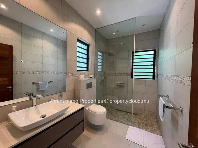 Stunning Balinese-Style Villa With Huge Pool In Grand Baie - Mauritius