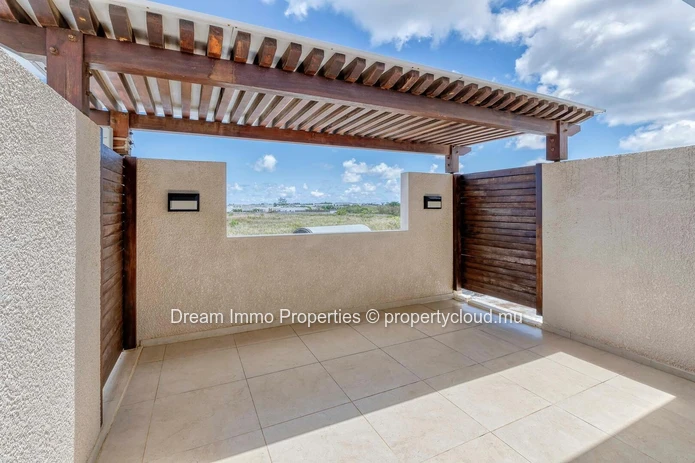 Elegant Tropical Villa On A Huge 1,045 Sqm Land In Clos Du Littoral 2 In Grand Baie