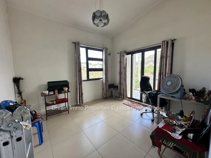 Spacious House With Mountain View & Close To Amenities In Coromandel - Mauritius