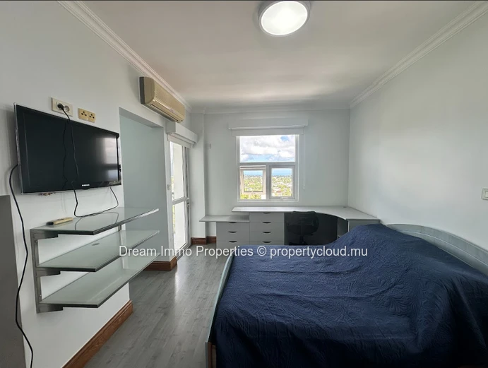 Superbe Penthouse En Duplex Avec Vue Montagne À Quatre Bornes – Ile Maurice