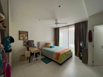 5 Bedroom Villa