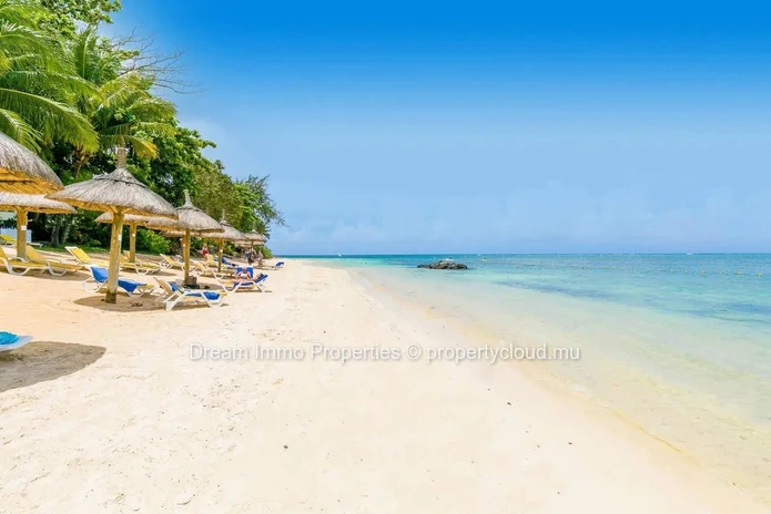 Prestigious 4-bedroom villa with beach access & hotel services in Trou aux Biches – Mauritius