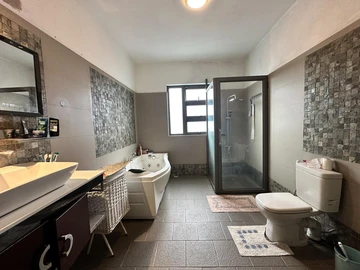 6 Bedroom Villa