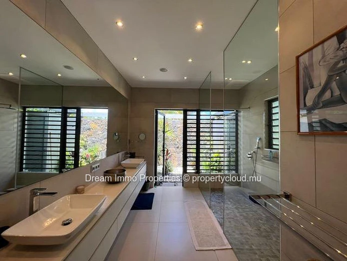 Stunning Balinese-Style Villa With Huge Pool In Grand Baie - Mauritius