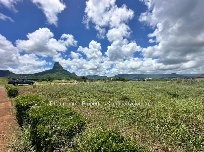 Huge Residential Land With Mountain View In West Cape Residence, Tamarin – Mauritius